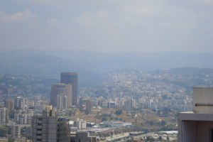 Vue sur les quartiers sud de Beyrouth (les fameux) depuis la terrasse de mon appartment.