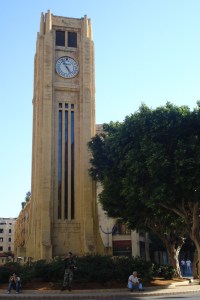 L'horloge, coeur du centre ville. 
