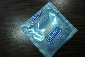 La capote , l'ustensile des fantasmes de Walid. 