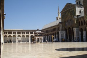 Cour de la grande mosquee. 