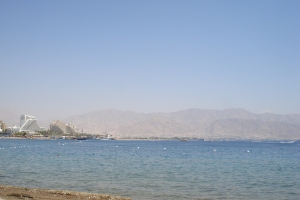 Aqaba et les côtes jordaniennes, depuis Eilat. 