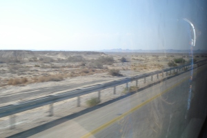 Le désert de Néguev. La route repart vers le nord.