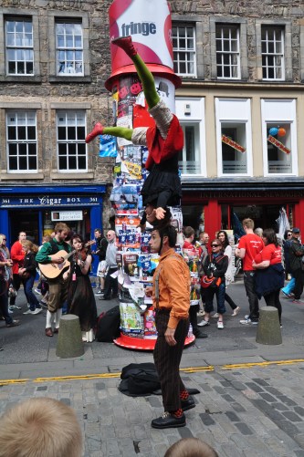 Le Fringe, à l'envers, à l'endroit.